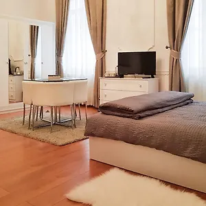 Ekszerdoboz A Budai Var Alatt Budapeszt