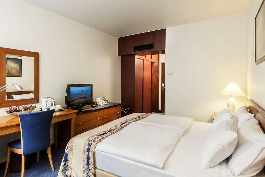 Danubius Hotel Hungaria City Center Budapest 4*,  Hungary