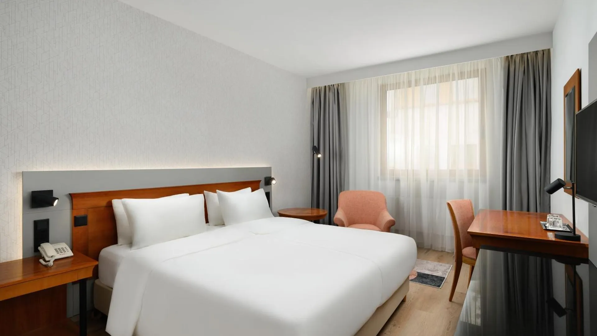 Danubius Hotel Hungaria City Center Budapest 4*,  Hungary
