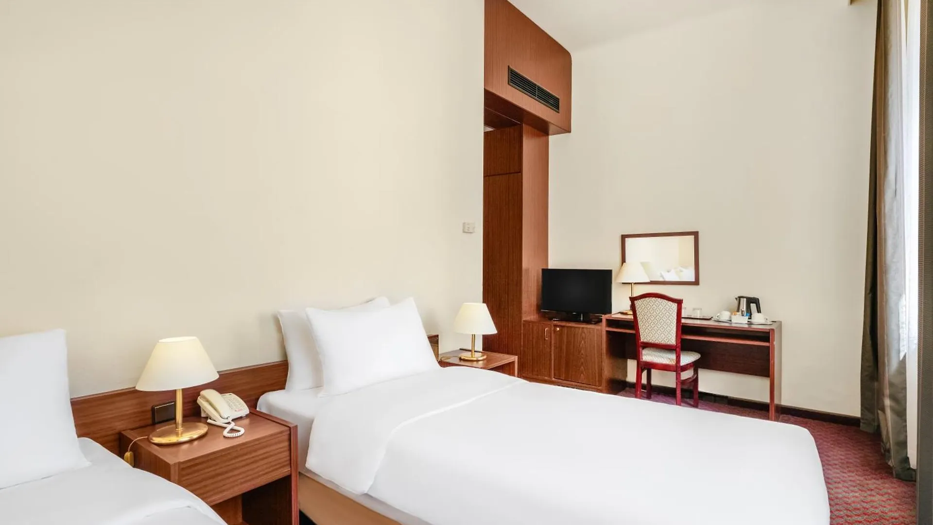 Danubius Hotel Hungaria City Center Budapest 4*,